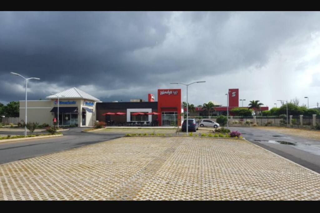 'The Solace' New Luxury Modern 1Bed 1Bath Apt. Portmore Esterno foto